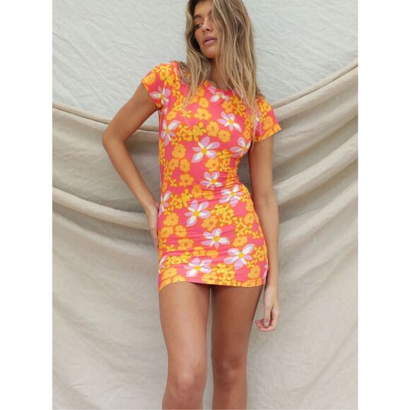 Stone Fox Swim Bambi Baby Tee Dress in Lei Lei Size M - Picture 1 of 8